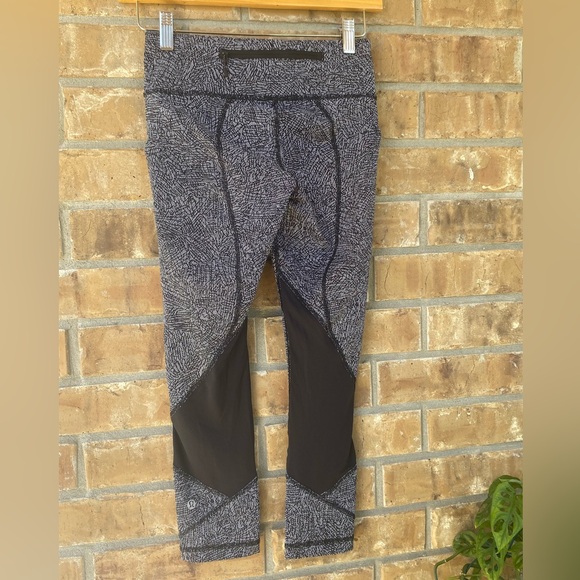 Lululemon Pace Rival Crop with pockets Sz 2, Scatter Grey Black - Picture 5 of 8